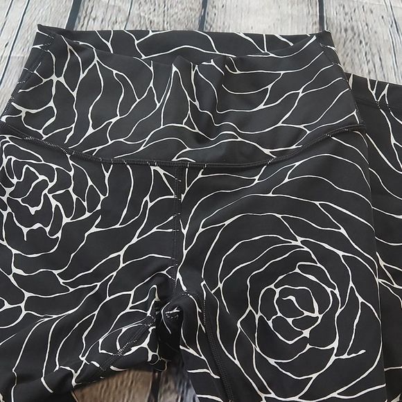 Lululemon Wunder Under Hi-Rise Tight (Full-On Luxtreme) Size 6 - Picture 7 of 12